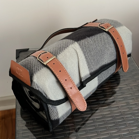 Roll up blanket - Picture 3 of 5